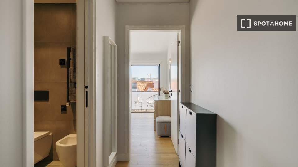 Apartment Lisbon, 2 beds, 123m² — photo 13