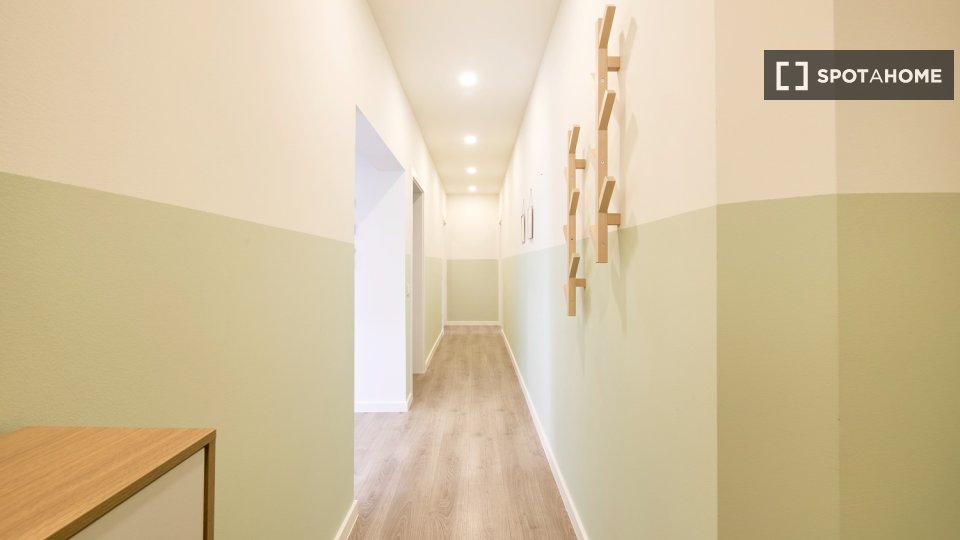 Double room Lisbon, 4 beds — photo 48