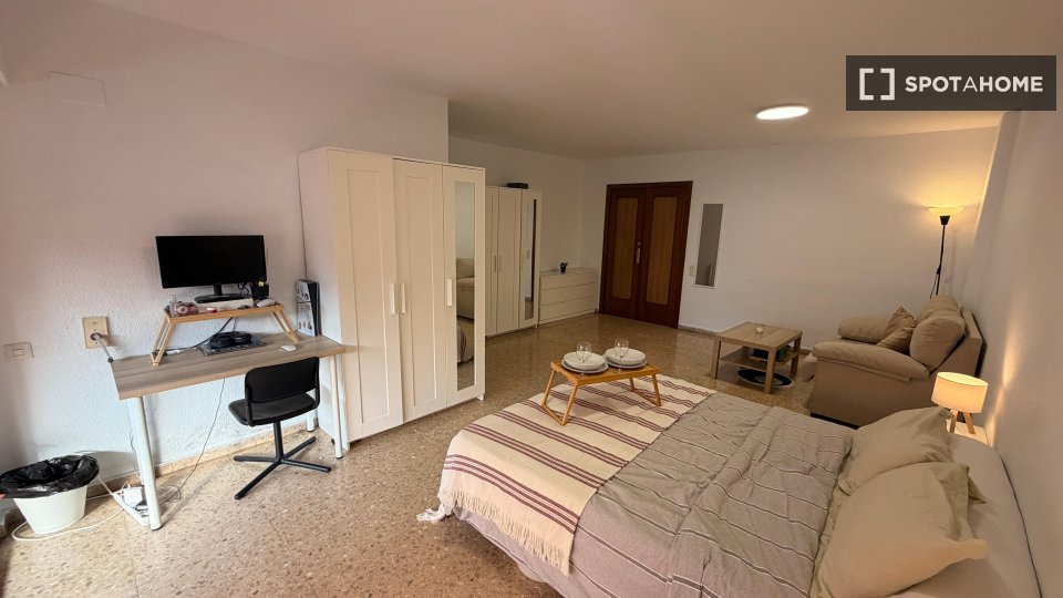 Double room Valencia, 5 beds, 150m² — photo 15