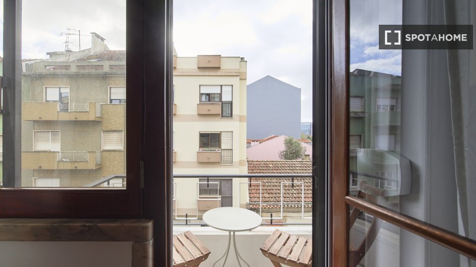 Double room Lisbon, 4 beds — photo 14
