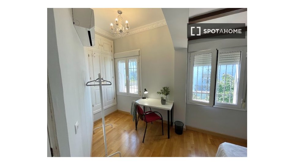 Double room Seville, 12 beds, 300m² — photo 2