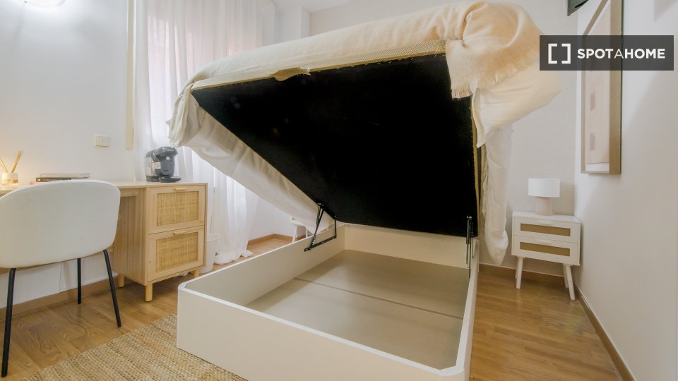 Double room Madrid, 5 beds — photo 16