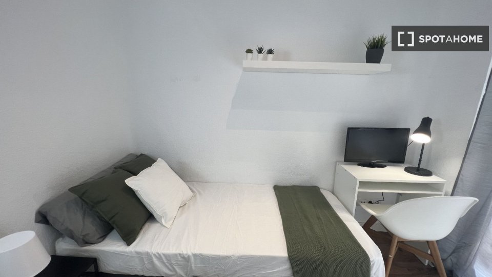 Double room Madrid, 4 beds, 120m² — photo 9