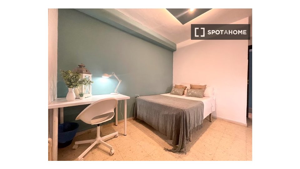 Habitación en piso compartido de 8 habitaciones en Prado-Parque de Maria Luisa