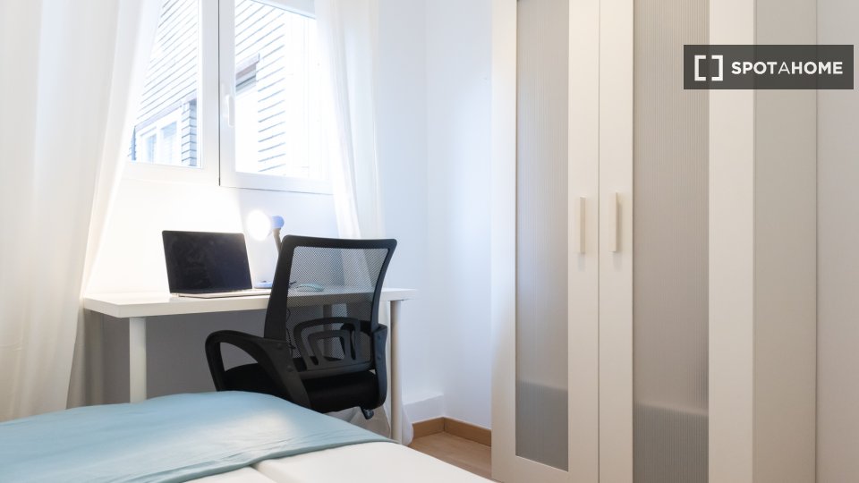 Double room Madrid, 6 beds, 152m² — photo 26