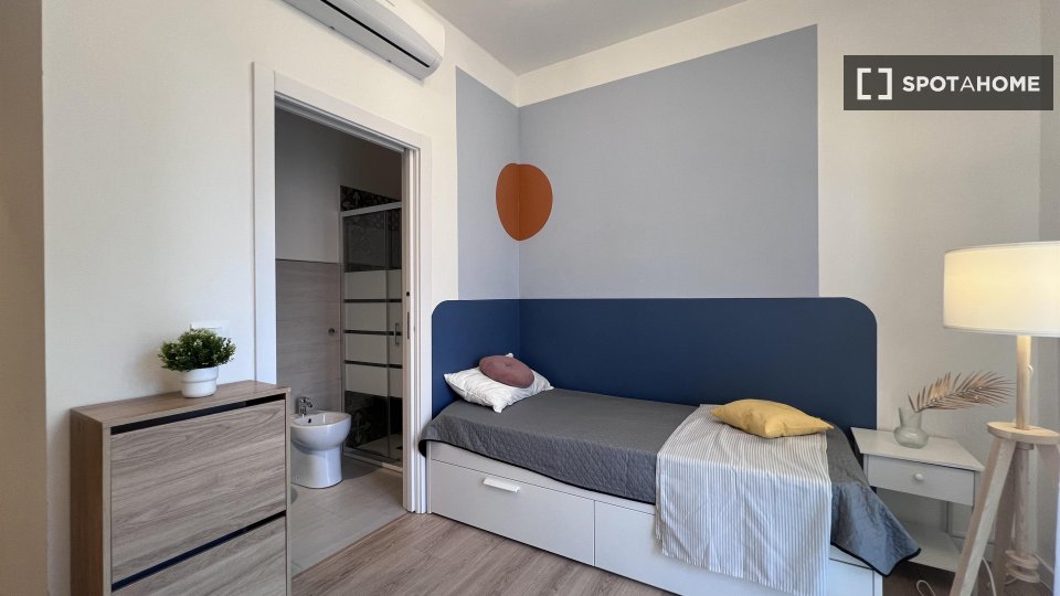 Double room Bologna, 3 beds — photo 12