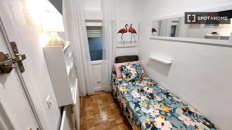 Double room Madrid, 4 beds, 61m² — photo 17