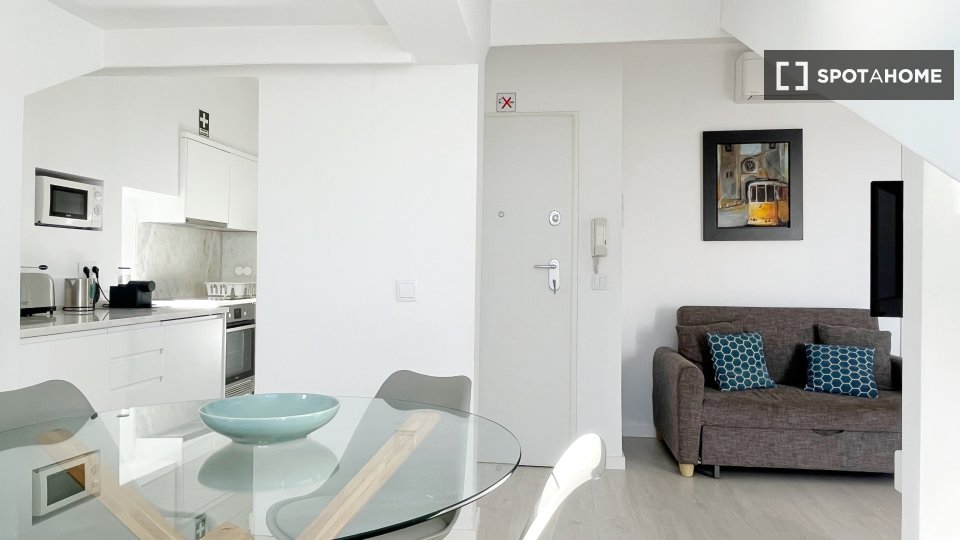 Apartment Lisbon, 2 beds, 71m² — photo 8