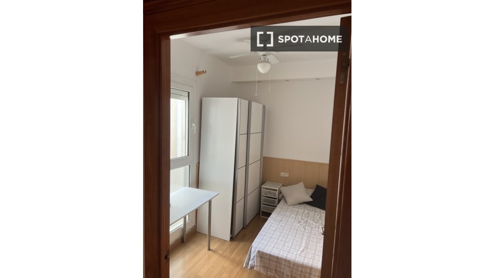 Double room Barcelona, 3 beds, 79m² — photo 6