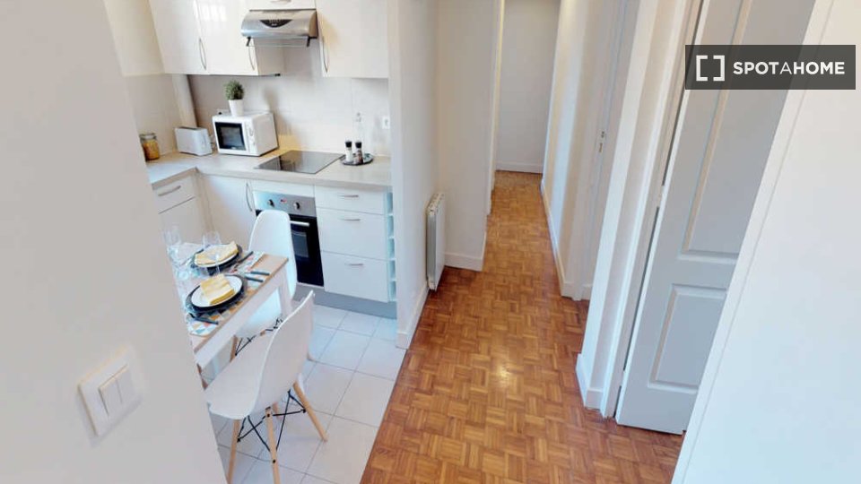 Double room Paris, 5 beds, 80m² — photo 10