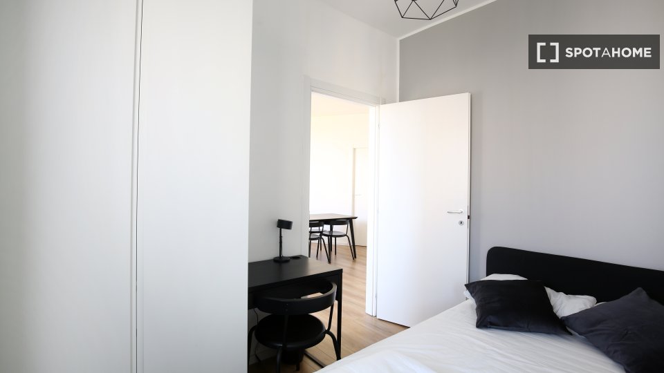 Double room Milan, 6 beds, 150m² — photo 2
