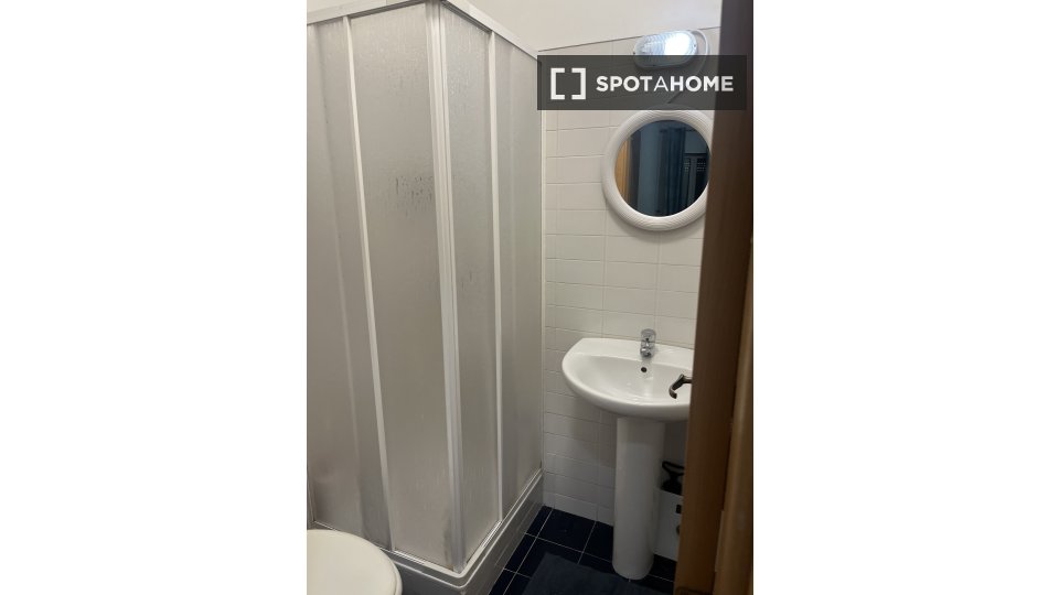 Double room Lisbon, 3 beds, 95m² — photo 9