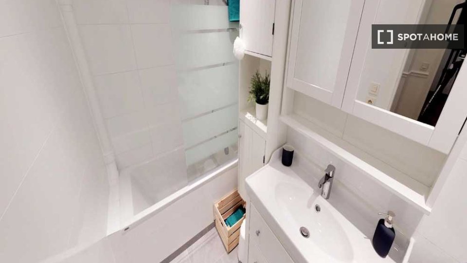 Double room Paris, 4 beds, 80m² — photo 9