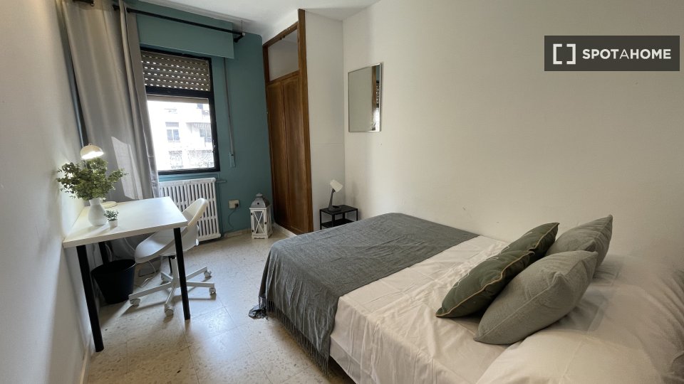 Double room Seville, 8 beds, 180m² — photo 1