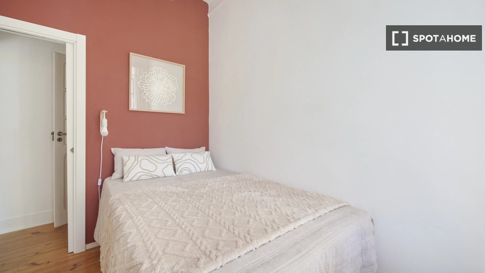 Double room Lisbon, 5 beds — photo 12