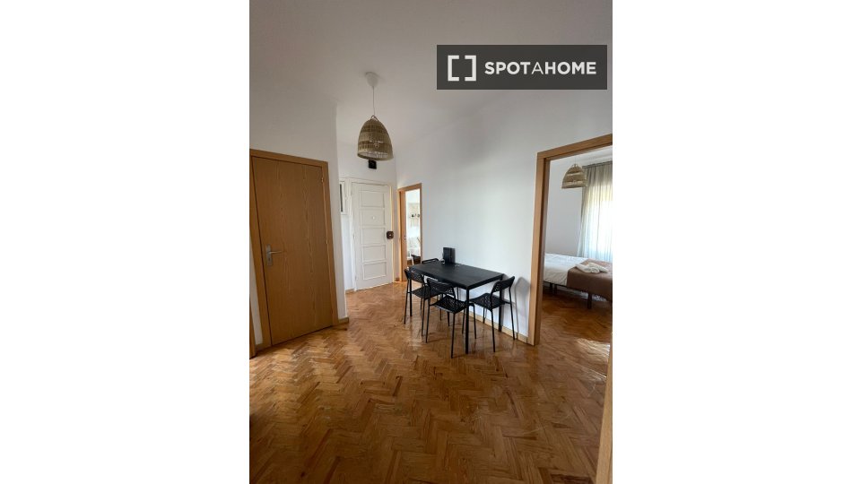 Double room Lisbon, 4 beds, 200m² — photo 9