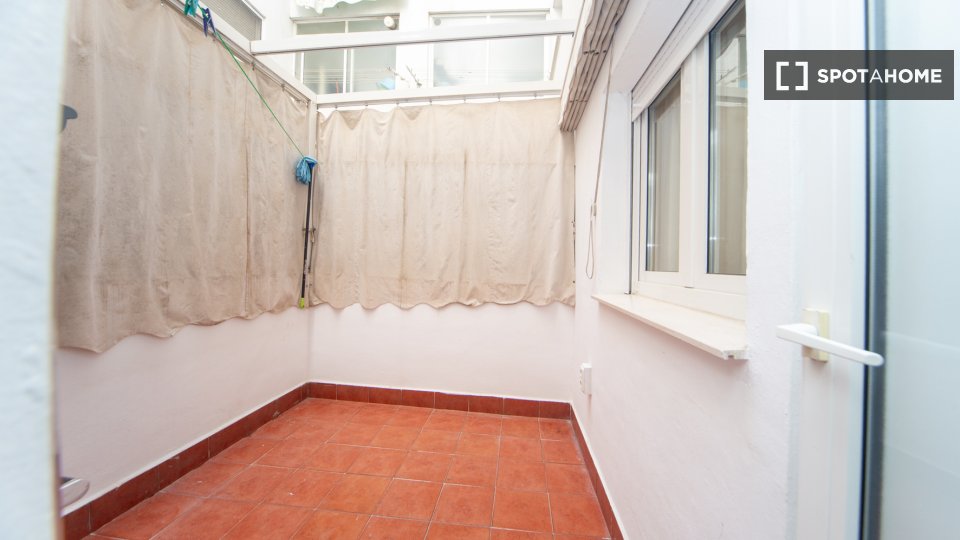 Double room Granada, 3 beds, 80m² — photo 4