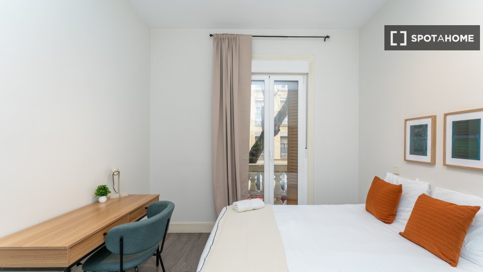Double room Madrid, 5 beds — photo 15