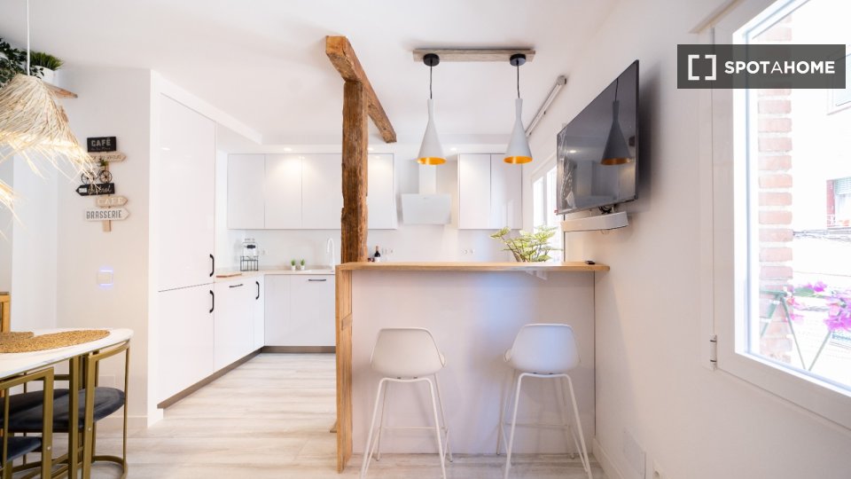 Double room Madrid, 3 beds, 80m² — photo 8
