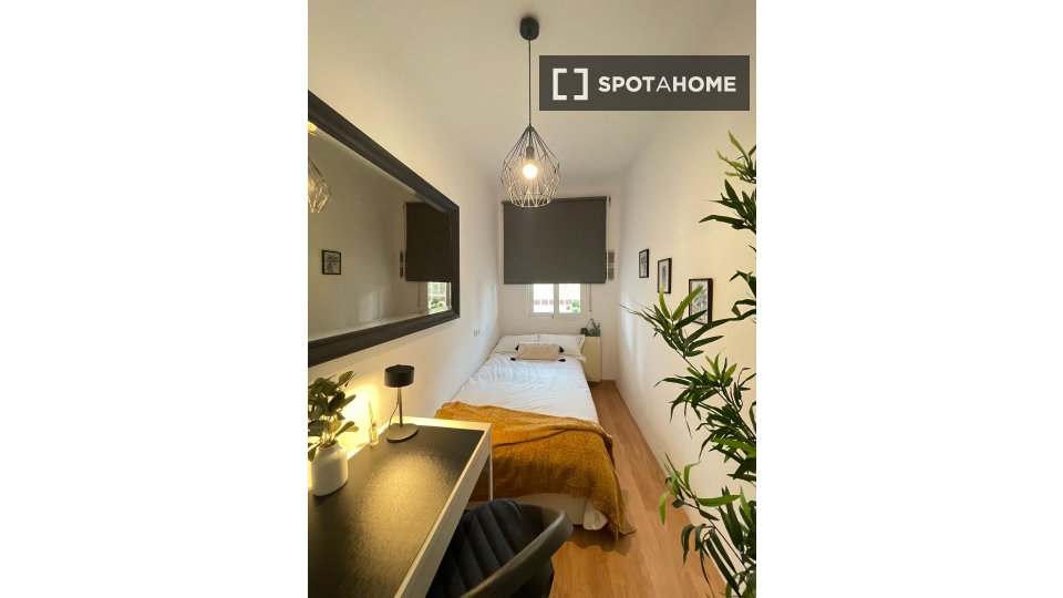 Double room Madrid, 3 beds — photo 15