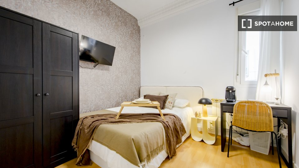 Double room Madrid, 4 beds, 70m² — photo 1
