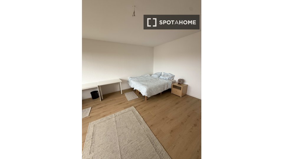 Double room Berlin, 3 beds, 78m² — photo 5