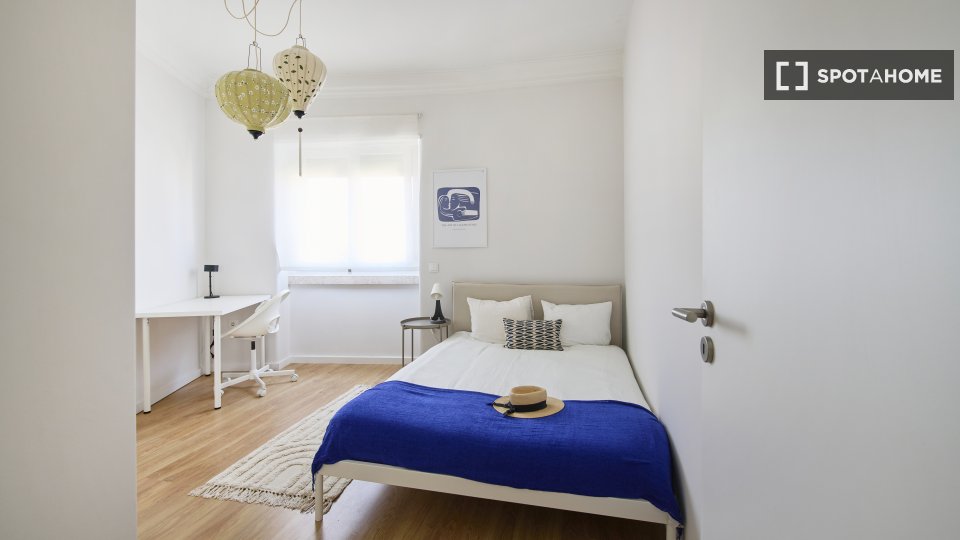 Double room Lisbon, 4 beds — photo 9