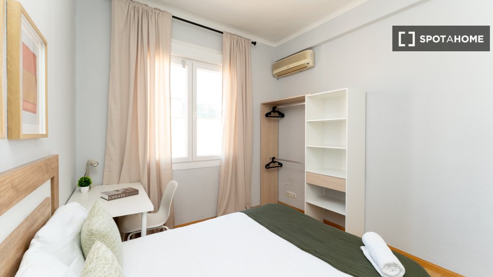 Double room Madrid, 5 beds — photo 22