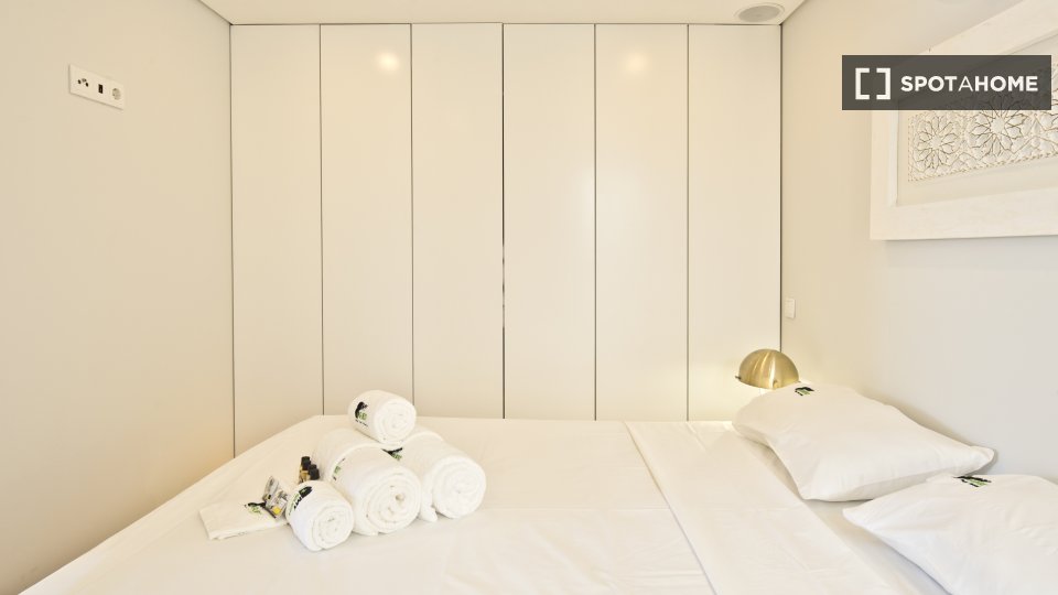 Apartment Lisbon, 2 beds, 33m² — photo 13