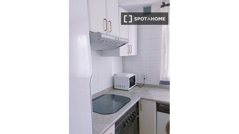Double room Madrid, 3 beds, 80m² — photo 1
