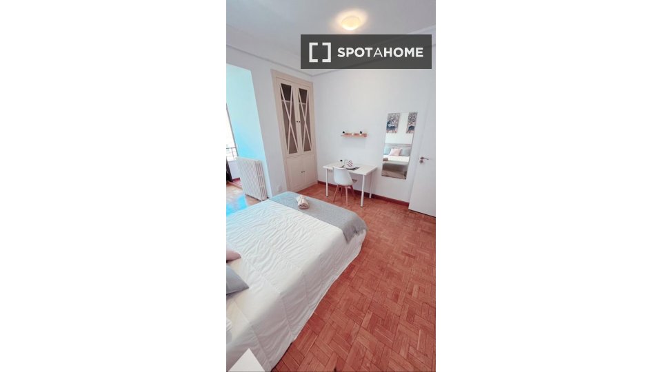Double room Madrid, 6 beds — photo 18