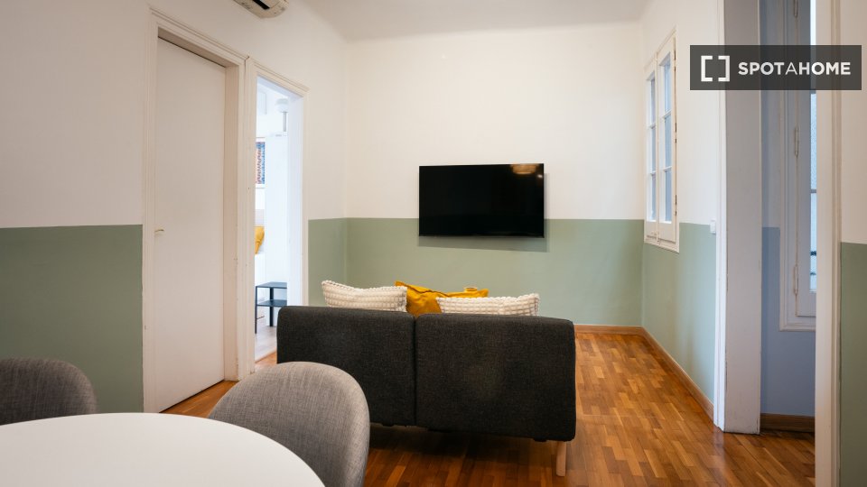 Double room Barcelona, 3 beds, 110m² — photo 3