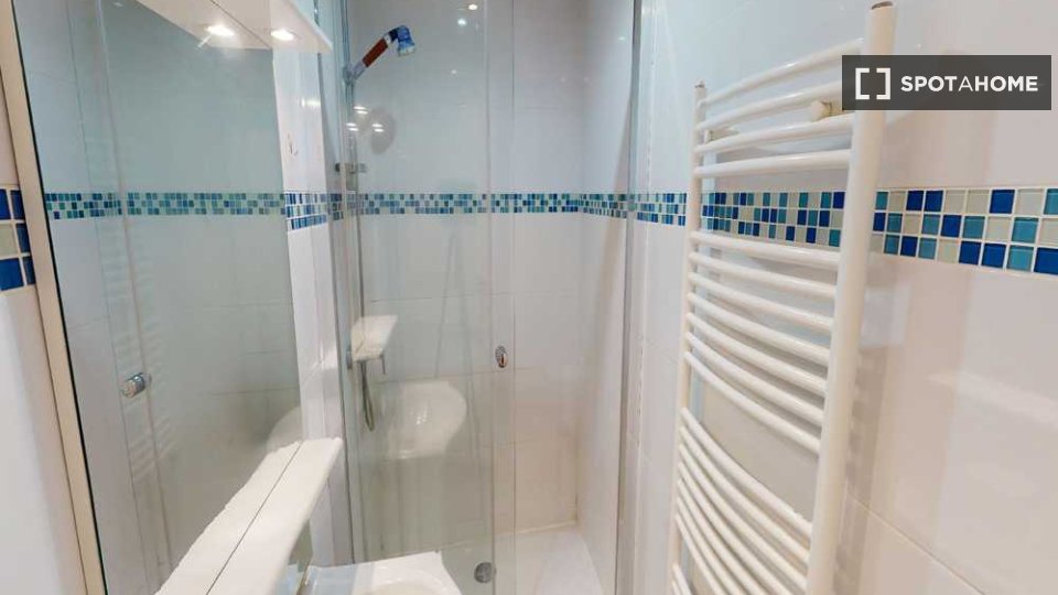 Double room Lille, 3 beds, 60m² — photo 11