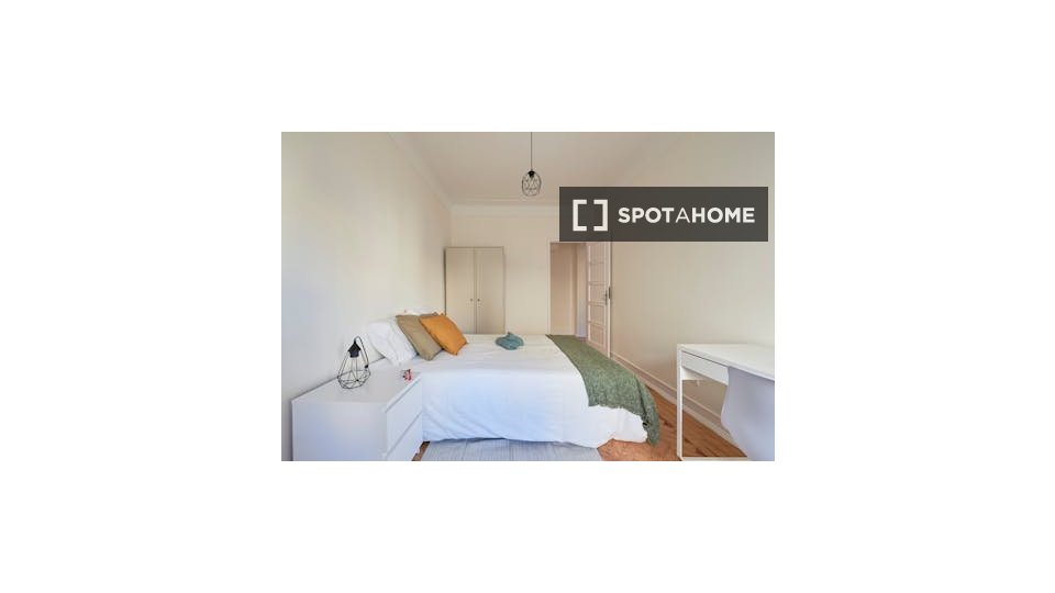Double room Lisbon, 5 beds — photo 11