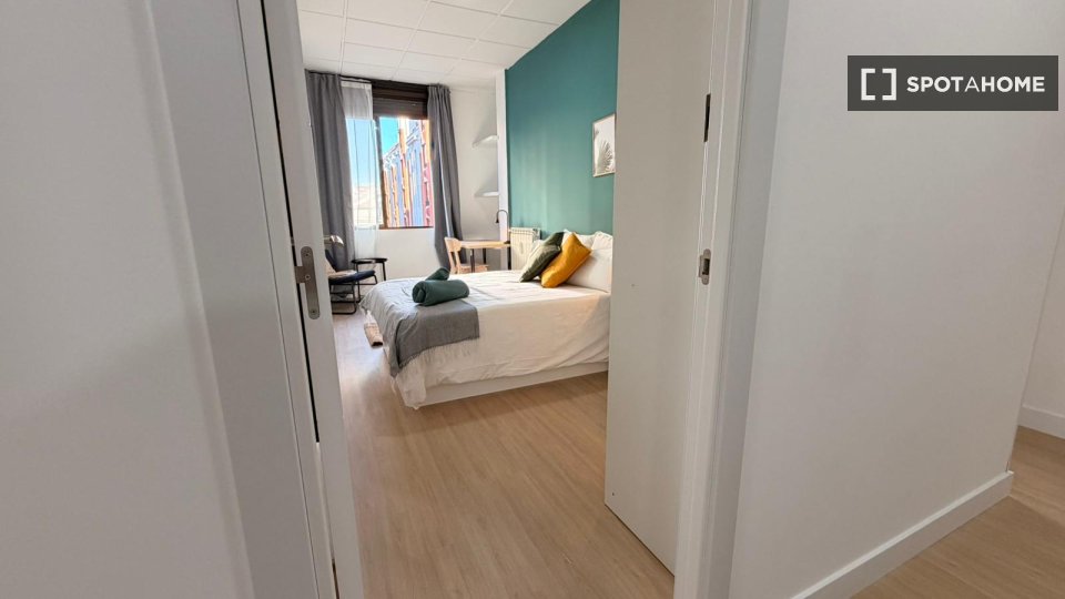 Double room Madrid, 5 beds, 90m² — photo 18