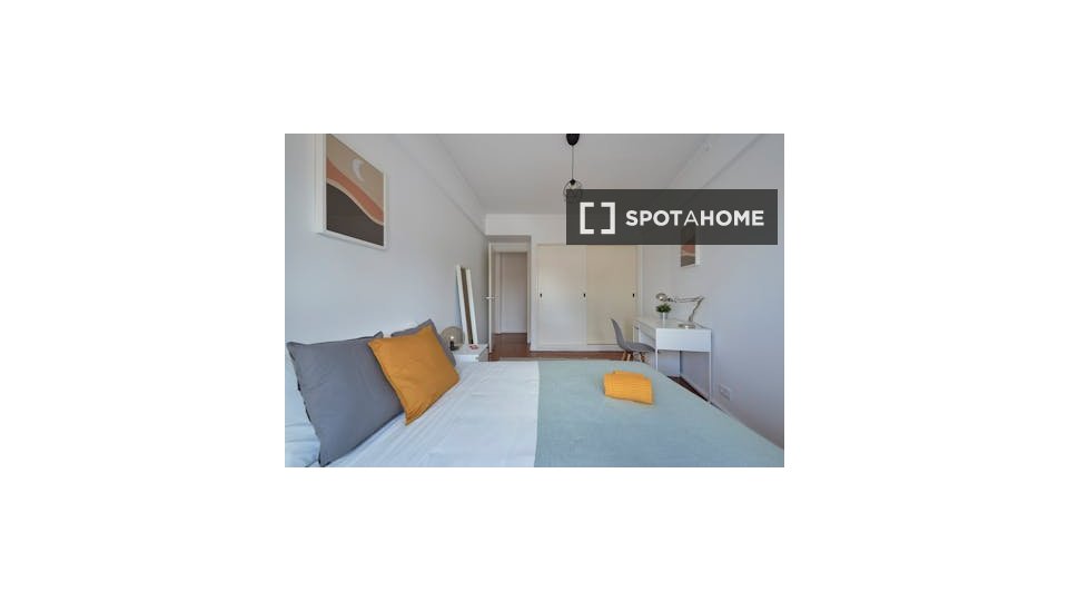 Double room Lisbon, 6 beds — photo 15