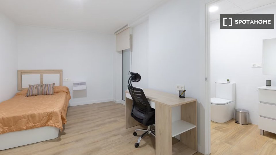 Double room Alicante, 8 beds, 201m² — photo 3