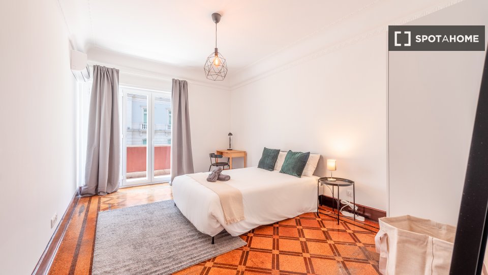 Double room Lisbon, 6 beds, 158m² — photo 13