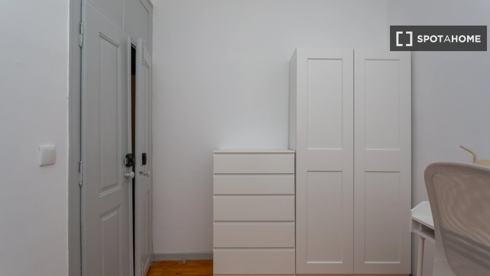 Double room Lisbon, 5 beds — photo 2