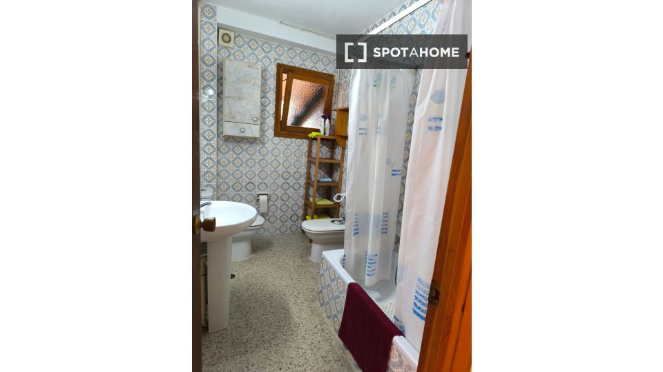 Apartment Granada, 4 beds, 114m² — photo 15