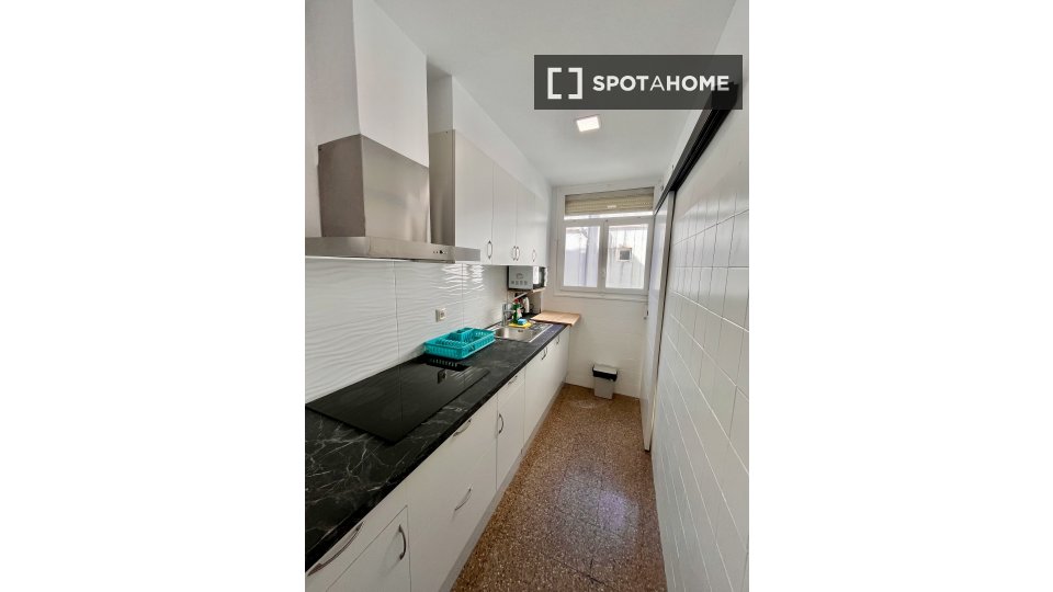Double room Valencia, 2 beds, 85m² — photo 17