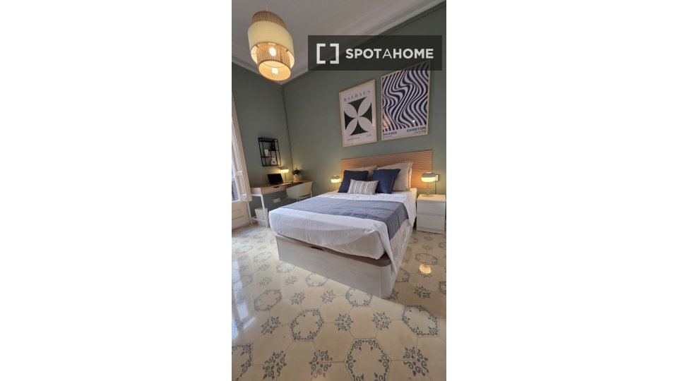 Double room Barcelona, 7 beds, 210m² — photo 8