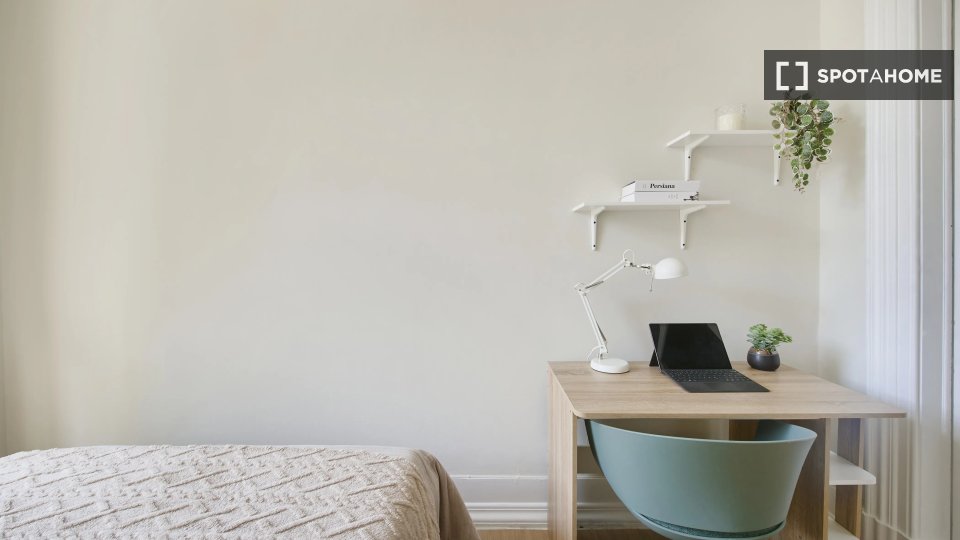 Double room Lisbon, 9 beds — photo 11