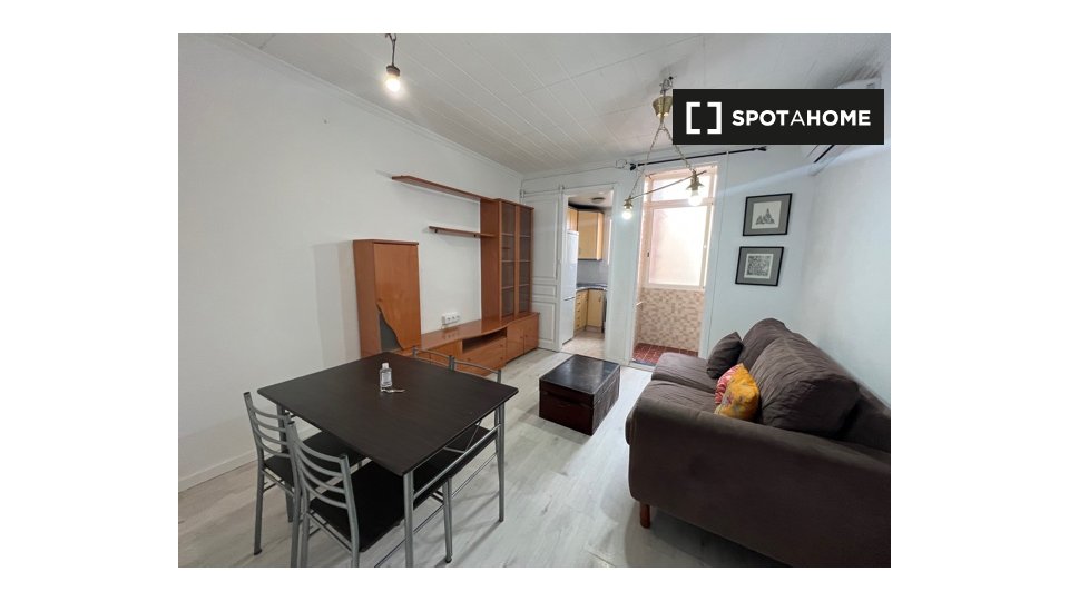 Apartamento entero de 2 dormitorios en Barcelona.