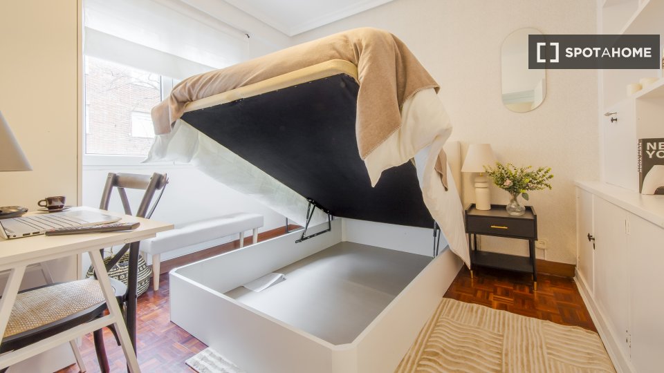 Double room Madrid, 6 beds, 150m² — photo 12