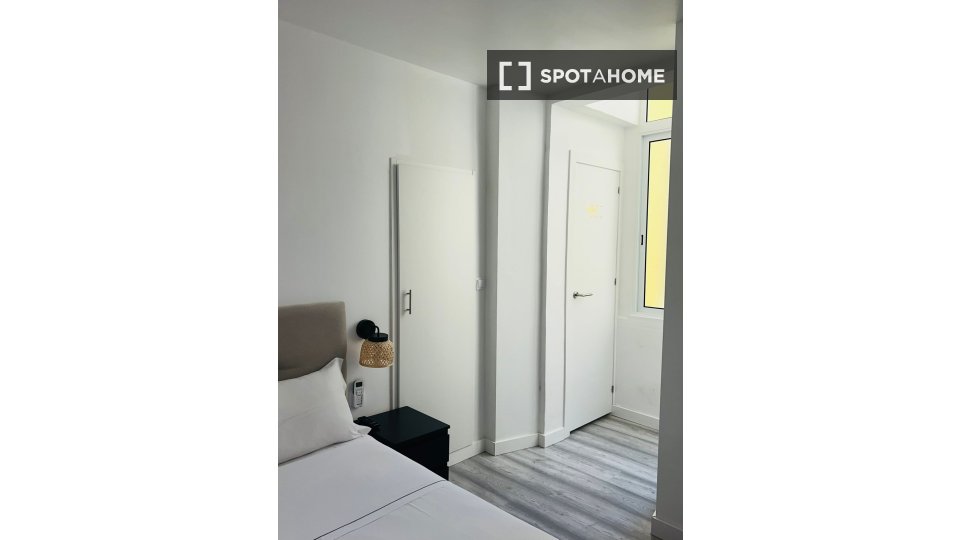 Double room Lisbon, 6 beds — photo 13