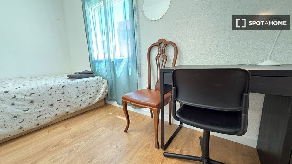 Double room Madrid, 4 beds — photo 17