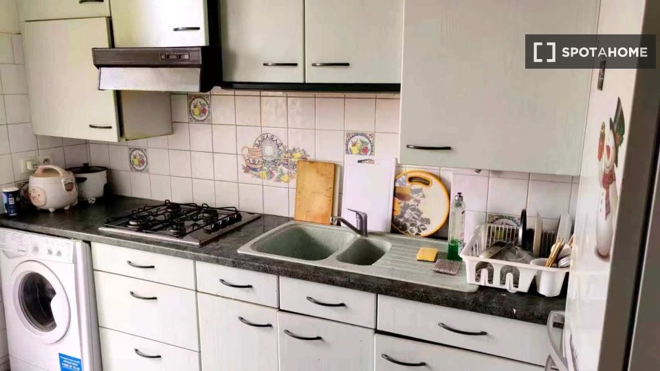 Double room Paris, 3 beds, 14m² — photo 14