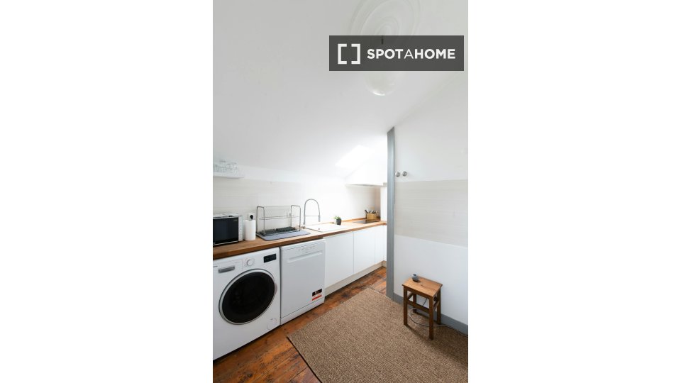 Apartment Lisbon, 2 beds, 55m² — photo 11