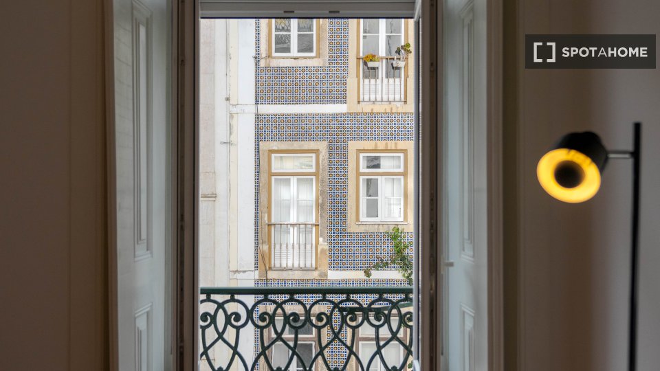 Apartment Lisbon, 2 beds, 75m² — photo 8